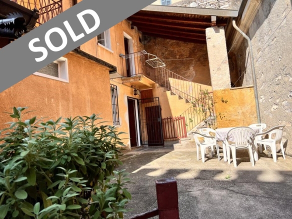 Casa di Borgo a Carate Urio da ristrutturare