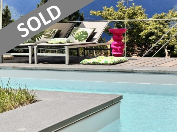 Una nota glam rock nella romantica cornice del Lago di Como