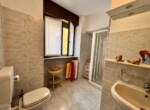 bathroom with shower in apartment close to argegno
