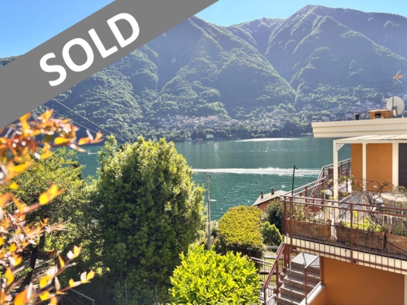 Appartamento a Laglio vista lago e balconi da ristrutturare