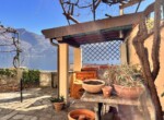 carate urio house for sale with courtyard