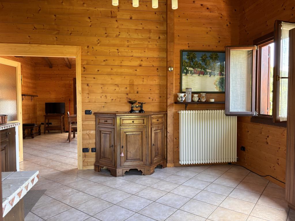 6. Absolute privacy and optimal sun exposure in chalet Castiglione Intelvi