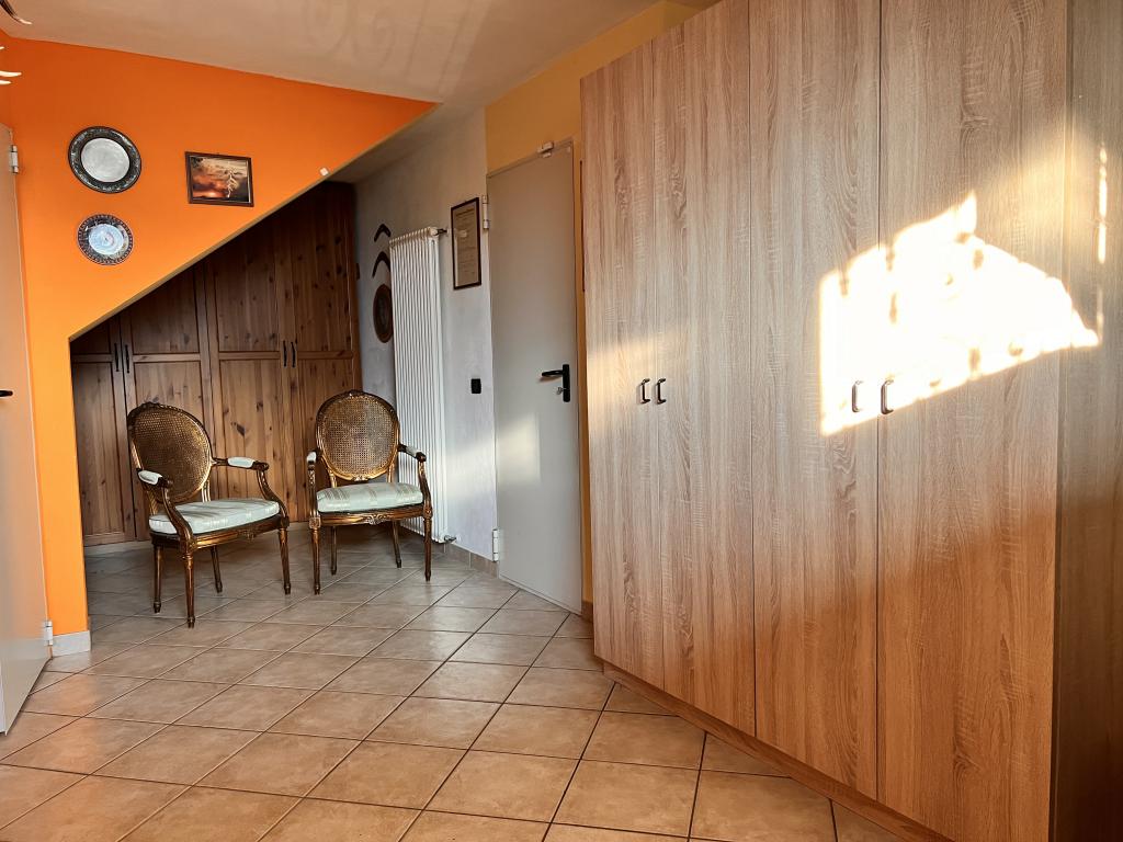 Chalet in legno in Valle Intelvi: il posto perfetto per fuggire dal caos cittadino