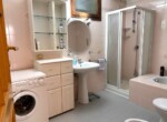 18. Apartment in Argegno with a spacious bathroom and shower