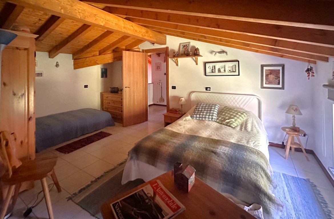 18. Lanzo d'Intelvi apartment two levels