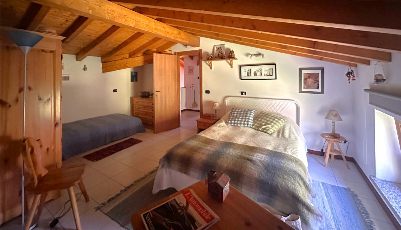 18. Lanzo d'Intelvi apartment two levels