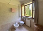 9. Lanzo d'Intelvi apt bathroom with shower