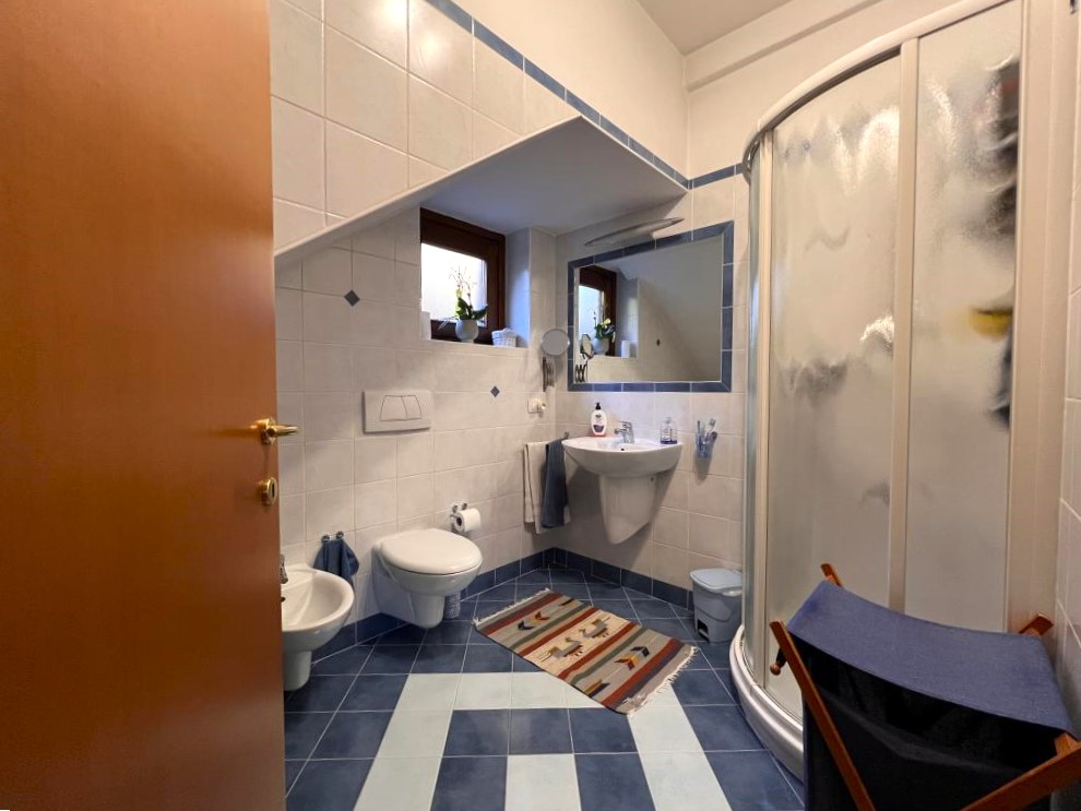 Bathroom with shower Villetta Argegno Muronico