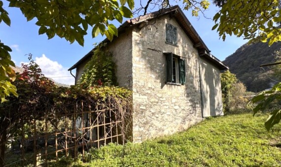 Stone house with lake view and land near Argegno