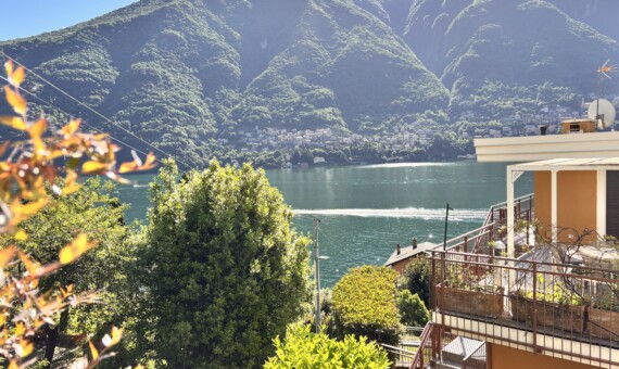 Apartment in Laglio lake view and balconies to be renovated