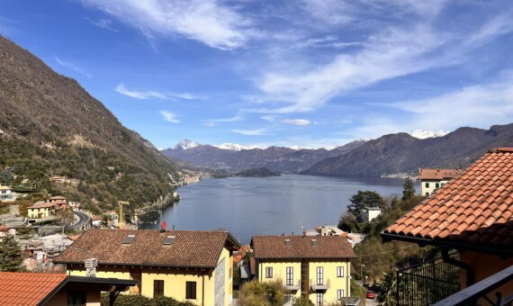 Comfortable apartment in Argegno with Lake view and private parking