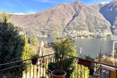 Apartment in Laglio lake view and balconies to be renovated