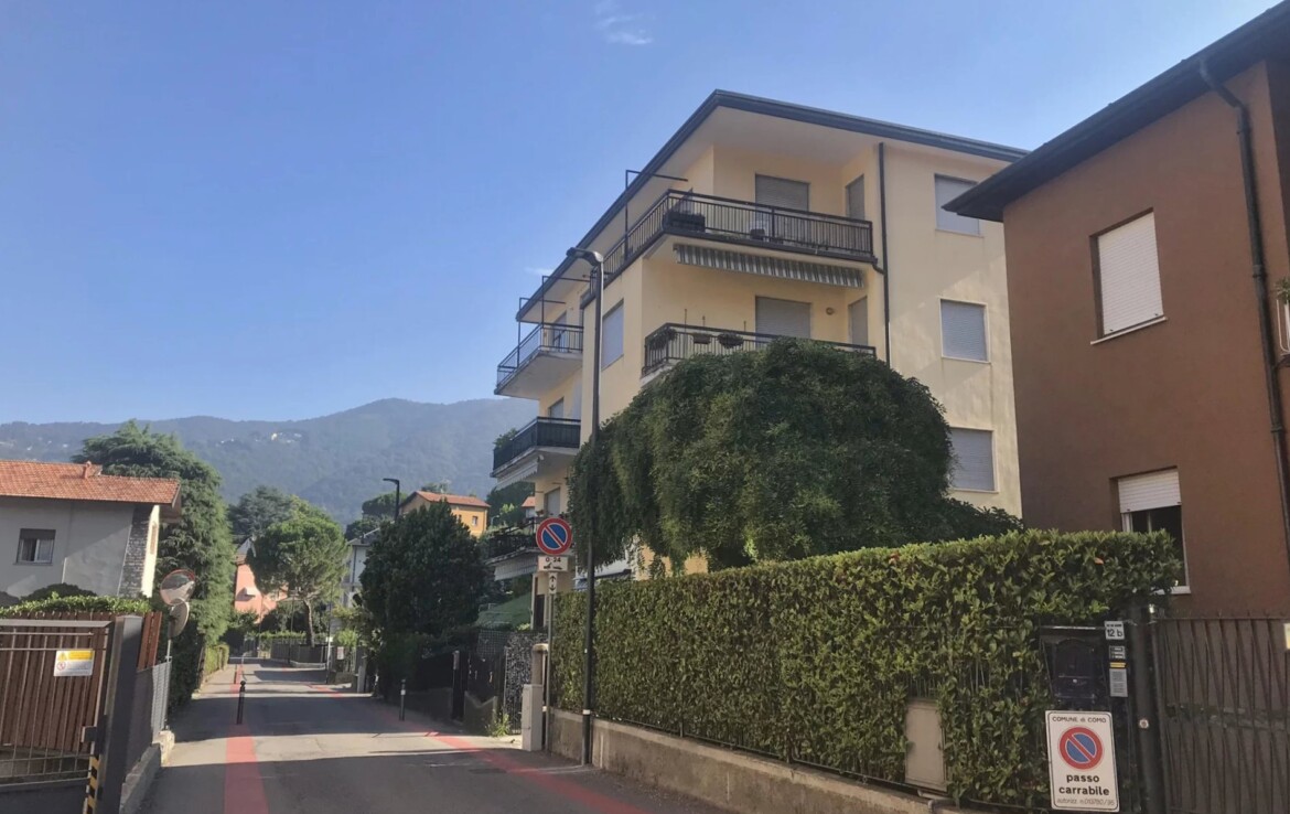Apartment in Sagnino (Como) with terrace and view