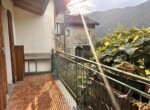 11. House for sale with balconies and view on Lake Como