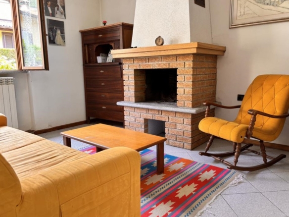 Semi-detached house in Valle Intelvi with garden and terrace