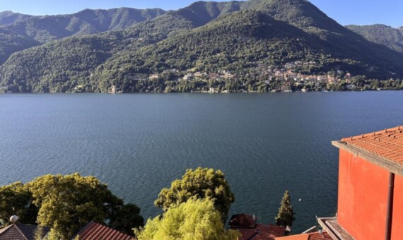 Apartment in Carate Urio with Stunning Lake View 