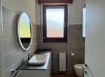 18. Argegno apartment with bathroom and shower