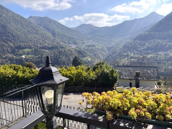 Casa indipendente con vista sulle colline