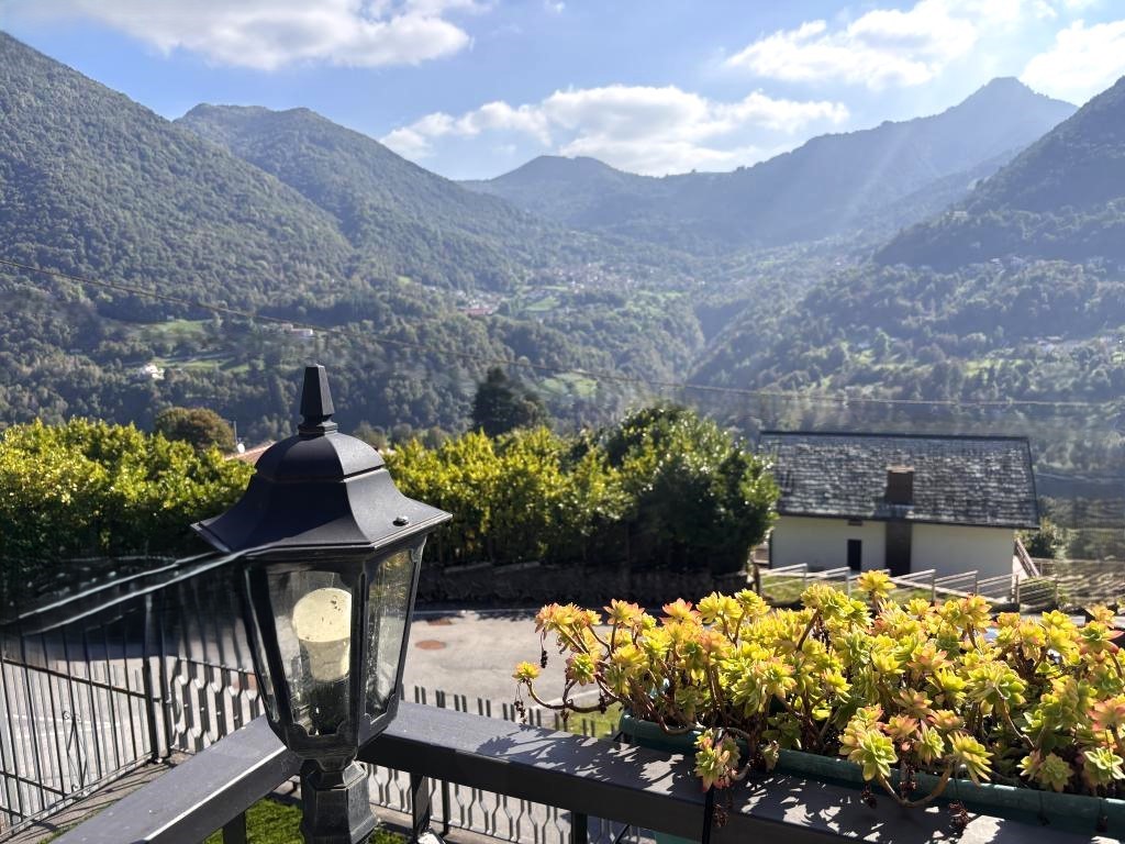 Casa indipendente con vista sulle colline