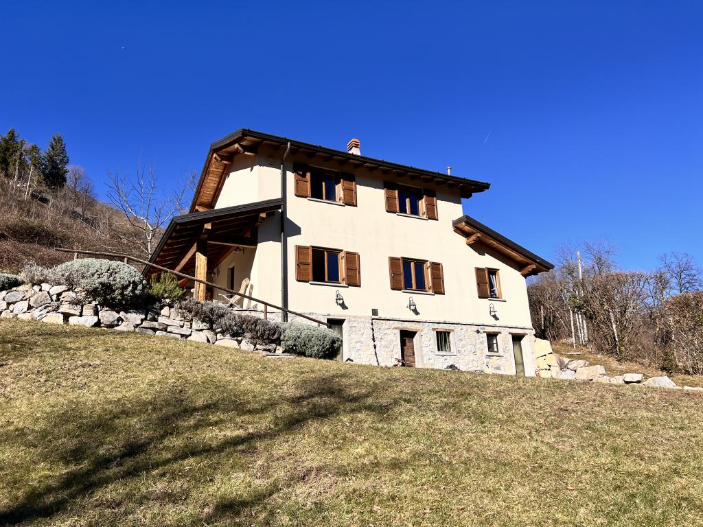 Casa ristrutturata con terreno in Alta Valle Intelvi