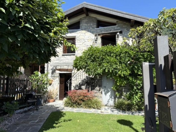 Mini casa ad Argegno con giardino e vista lago