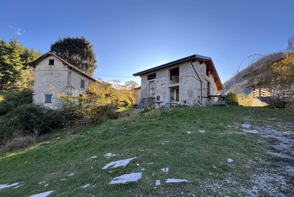 11. Stone buildings for sale big deal Lake Como