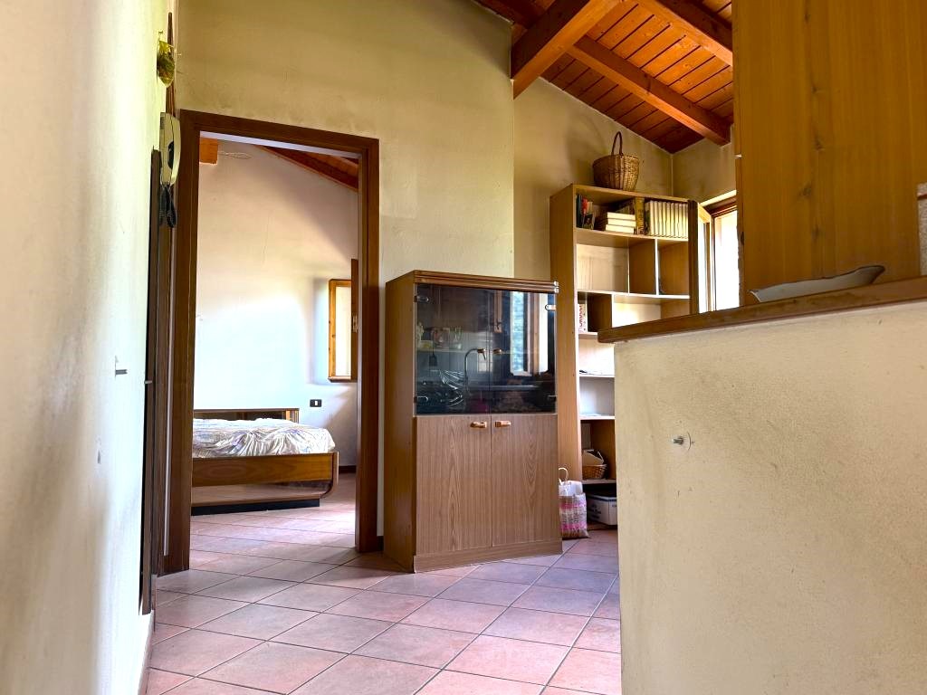 12. Detached house with living room, bedroom, kitchen, and bathroom for sale Lake Como