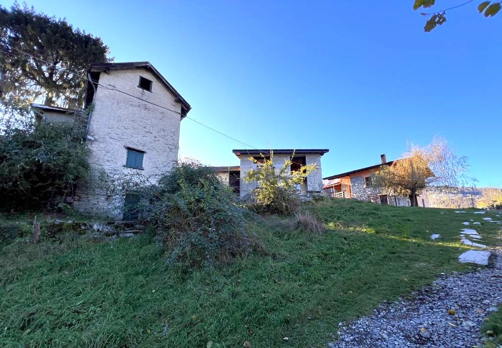 12. Luxury farm to renovate top investiment Lake Como