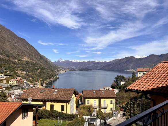 Confortevole appartamento ad Argegno con vista lago e parcheggio
