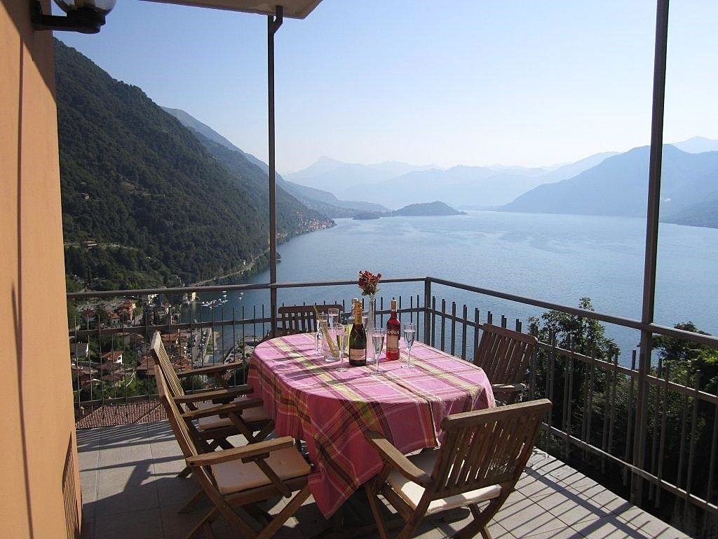 2.-Apt-for-sale-in-Argegno-with-amazing-lake-view