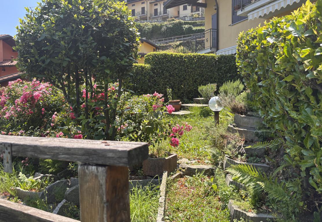 21. Argegno apartment with a lovely garden