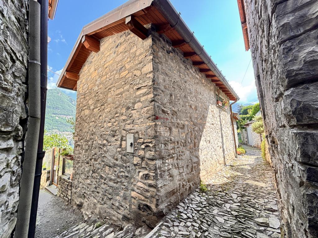 21. house for sale with beautiful view of Lake Como