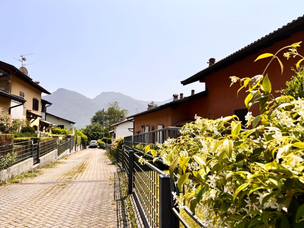 31. Apartment for sale a few step from the center and services Castiglione Intelvi
