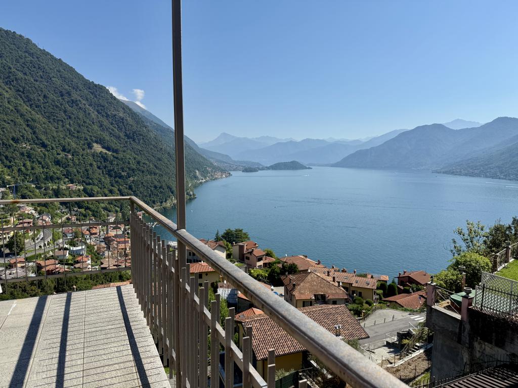 5.-Apt-in-a-panoramic-position-in-Argegno-for-sale