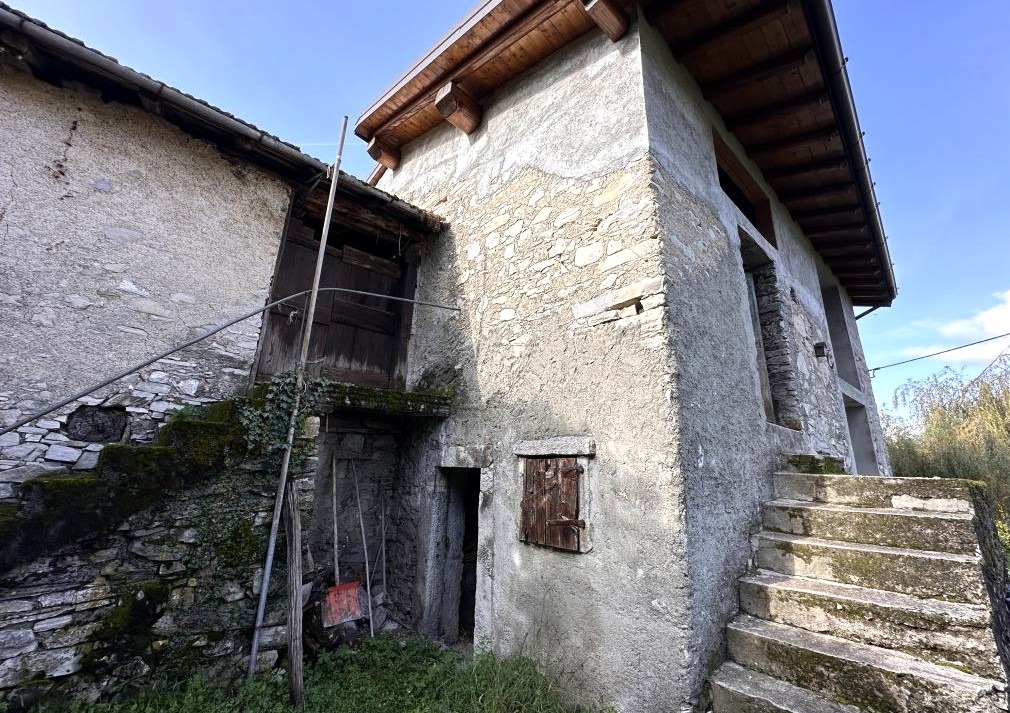 5. Rustic buinding near Argegno Lake Como