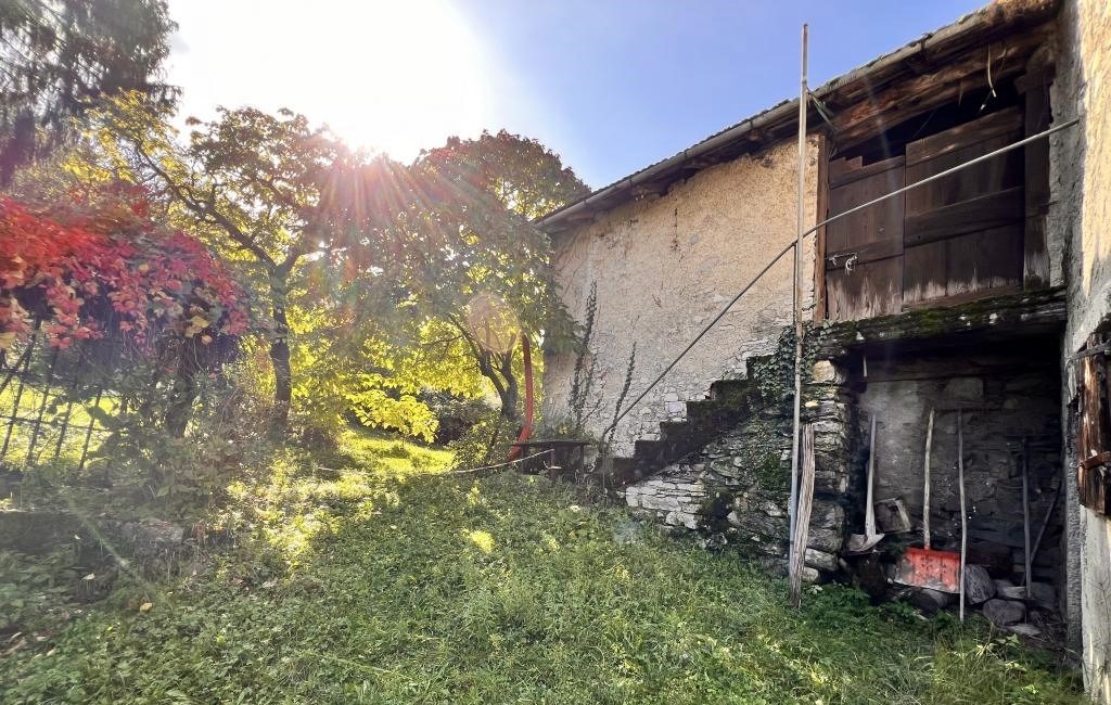 5. Semi-detached building a few km from Argegno