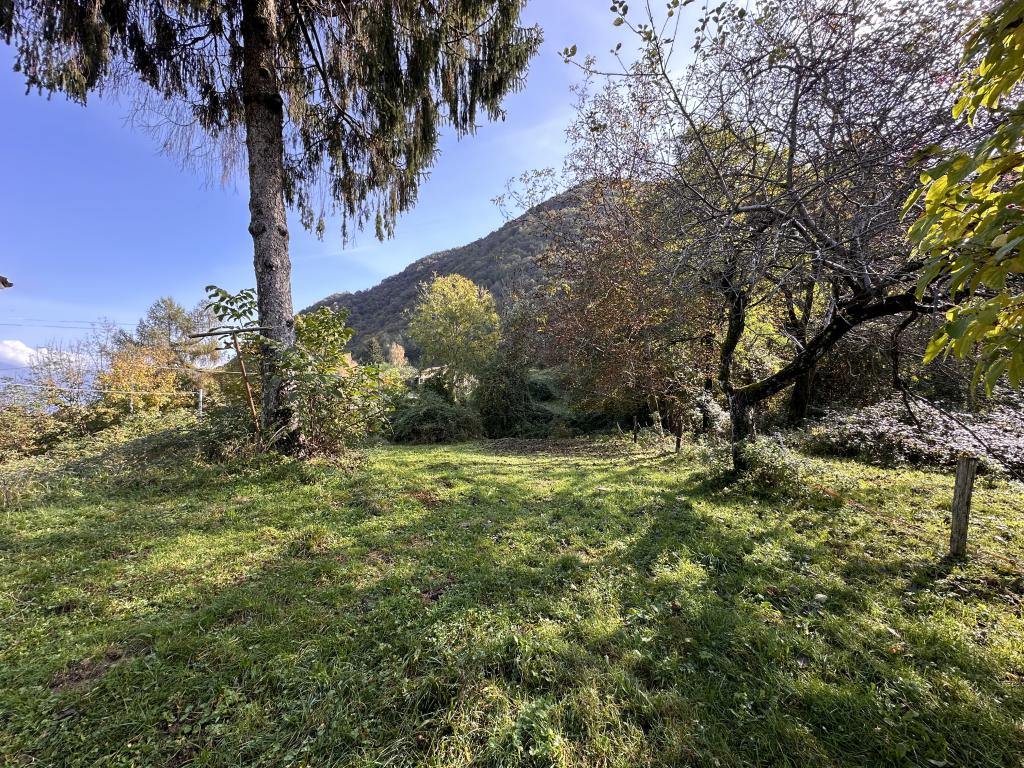 7. House for sale with flat private land near Argegno