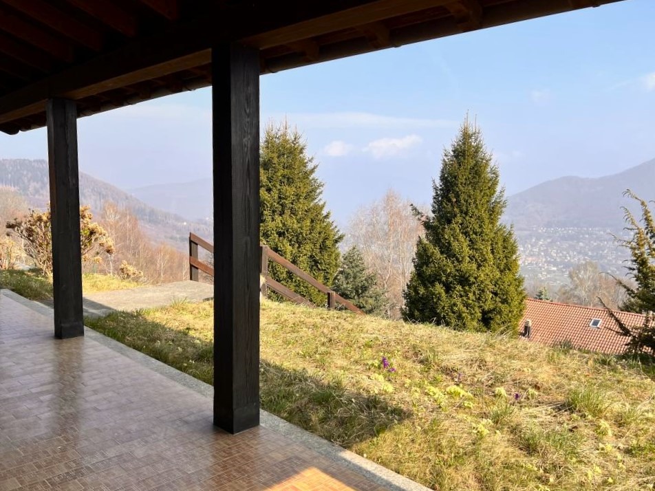 Villa con 3 camere e 2 bagni in vendita a centro valle intelvi