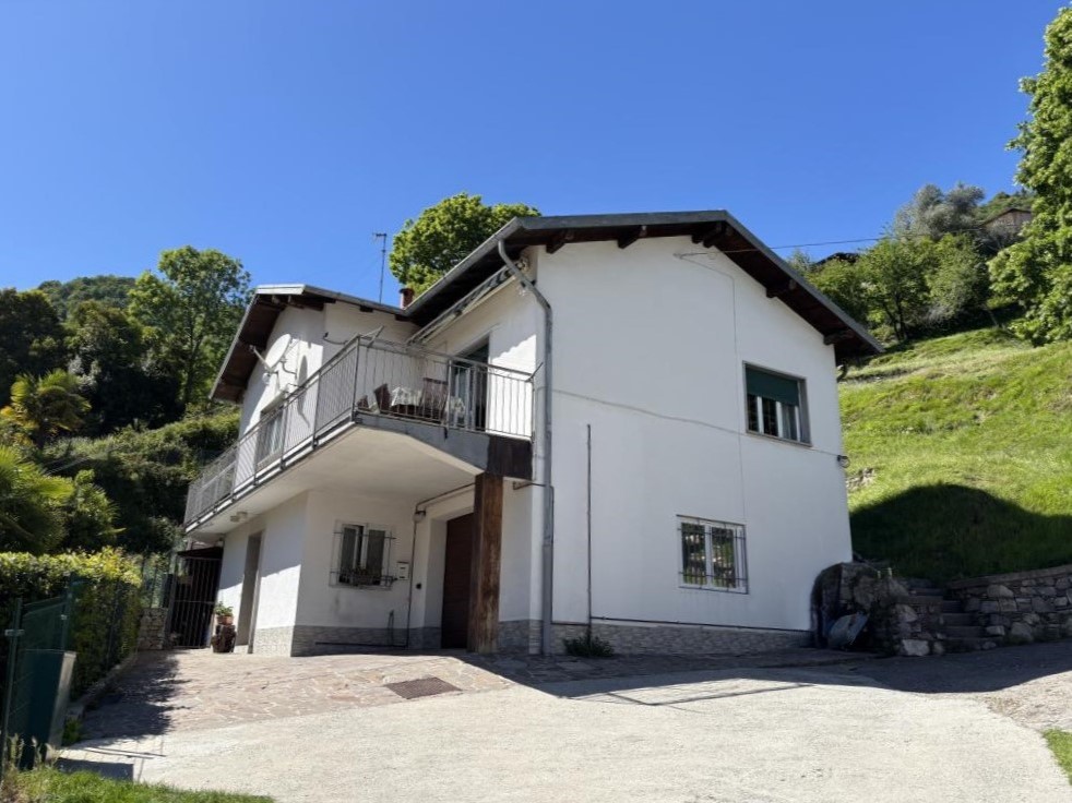 Detached house in Muronico
