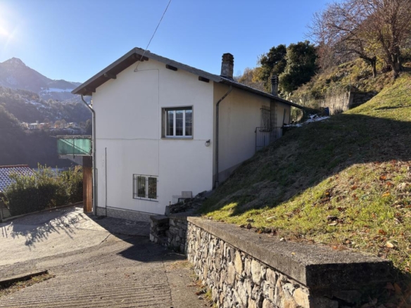 Detached house in Muronico, just a few minutes from Argegno