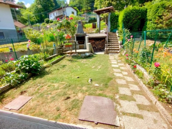 Castiglione Intelvi - Villetta a schiera con giardino