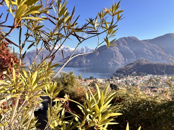 Detached Villa with breathtaking views over Lake Como