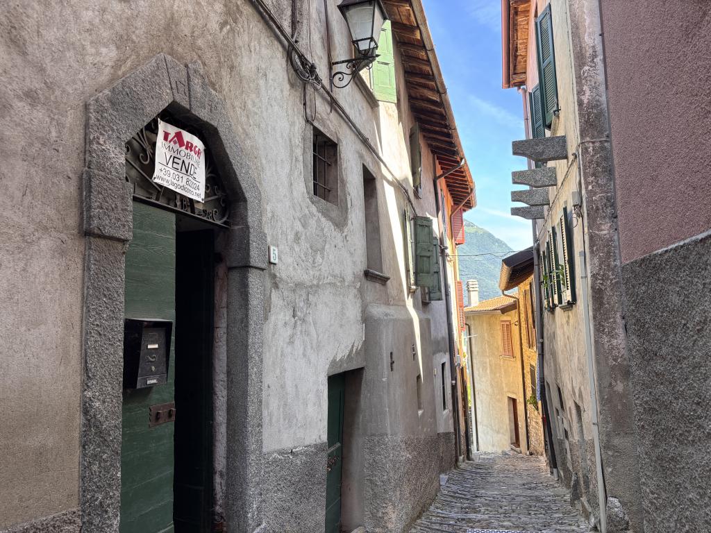 Casa di borgo da ristrutturare a Molina - Faggeto Lario