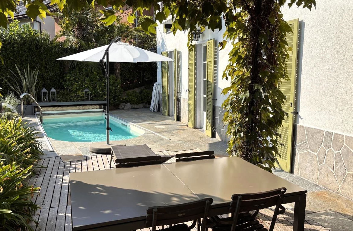 Elegant detached villa with pool, garden and lake view in Moltrasio