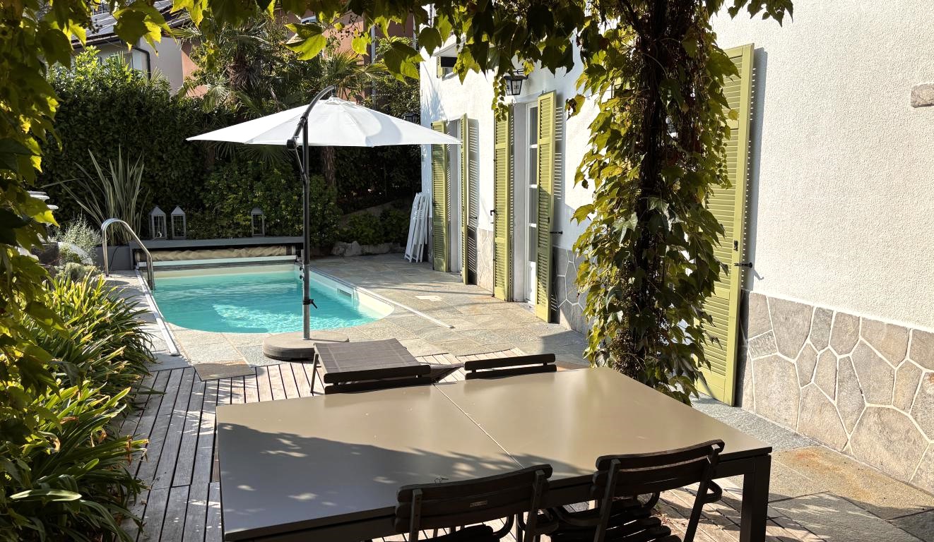 Elegant detached villa with pool, garden and lake view in Moltrasio