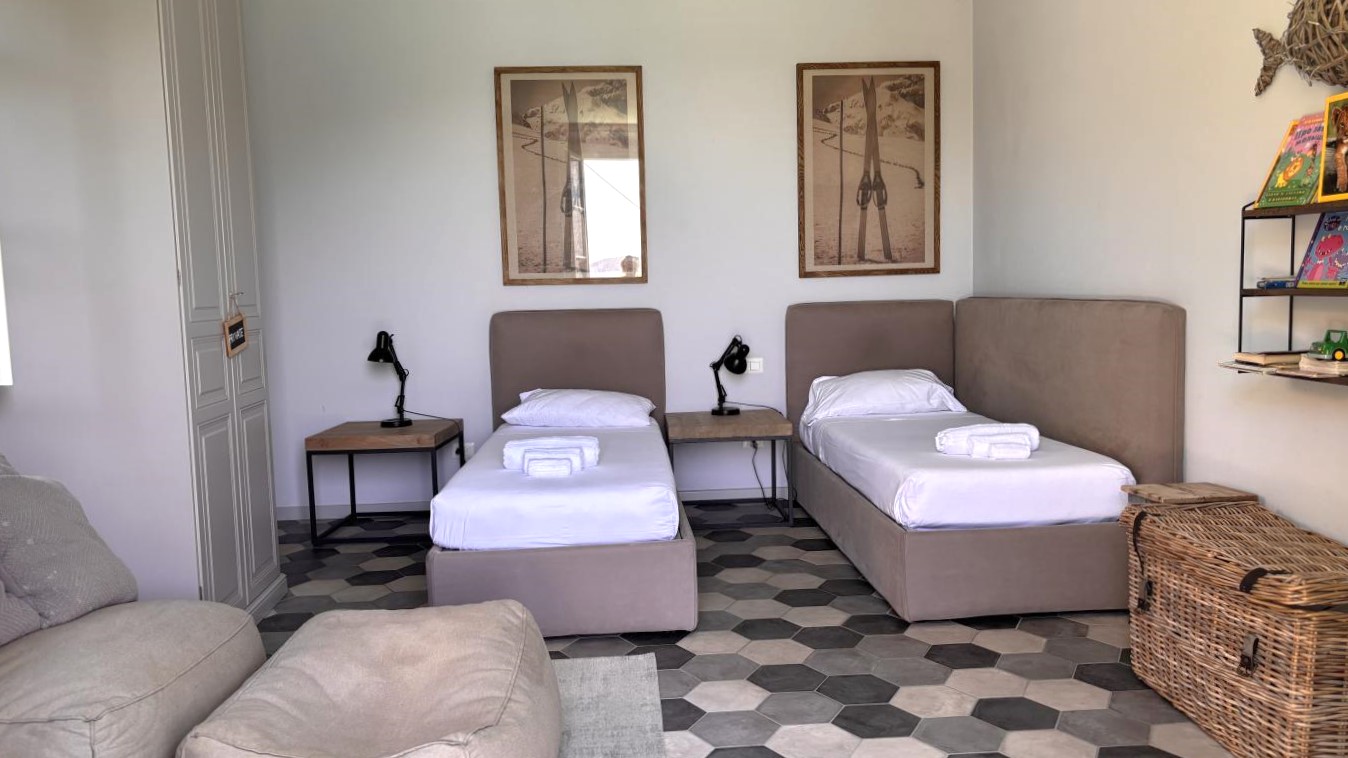 13. Elegant property for sale in Moltrasio on 2 levels