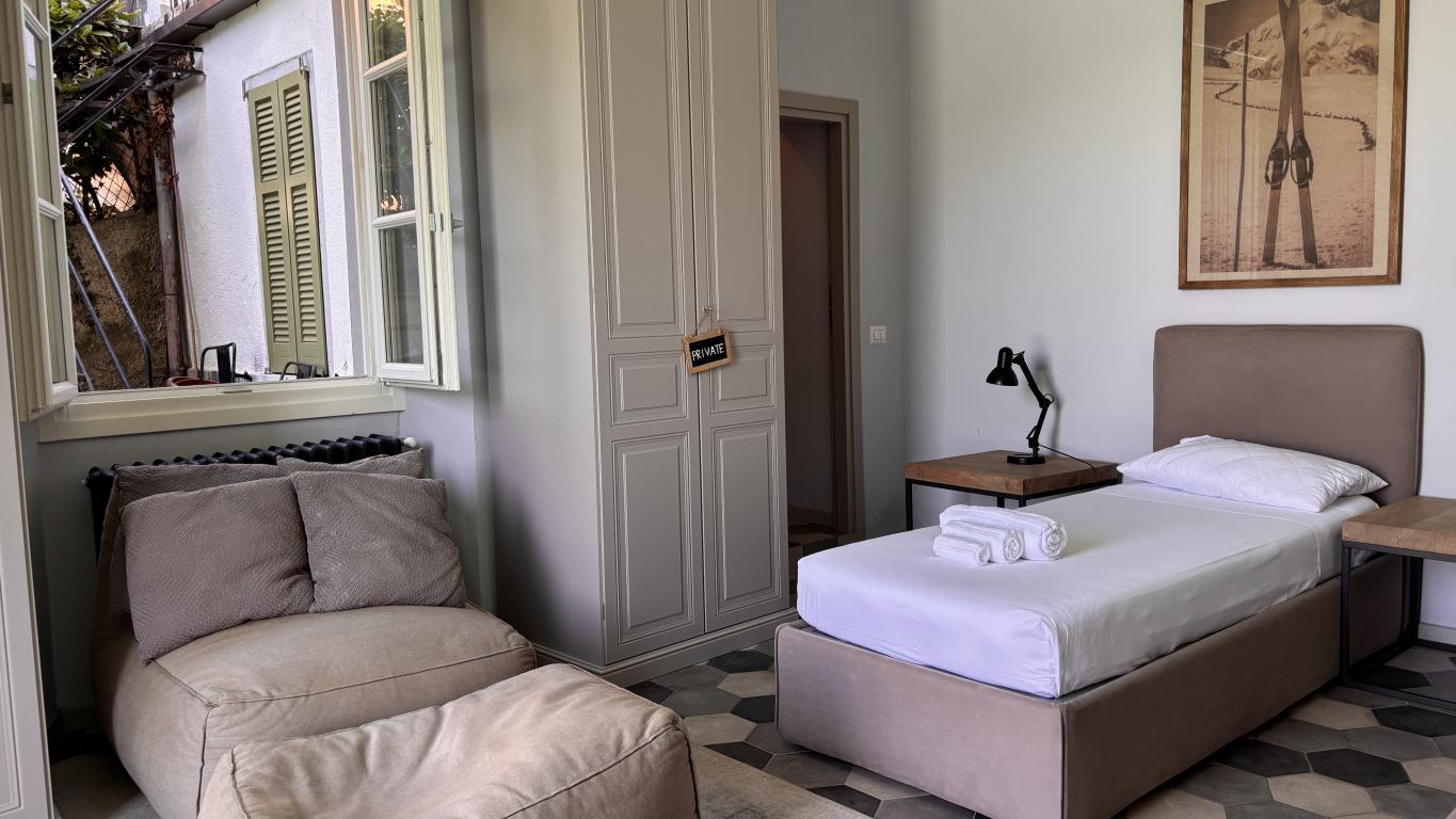 14. Living area directly onto the garden Moltrasio