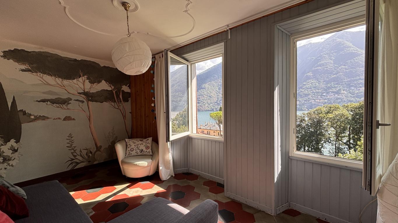 15 Authentic home on Lake Como in a picturesque setting