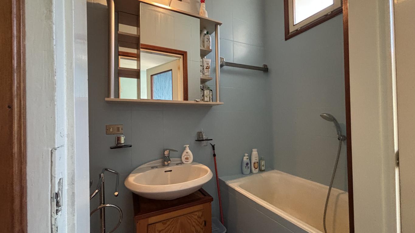 16 Peaceful house for sale and authentic atmosphere for sale Laglio