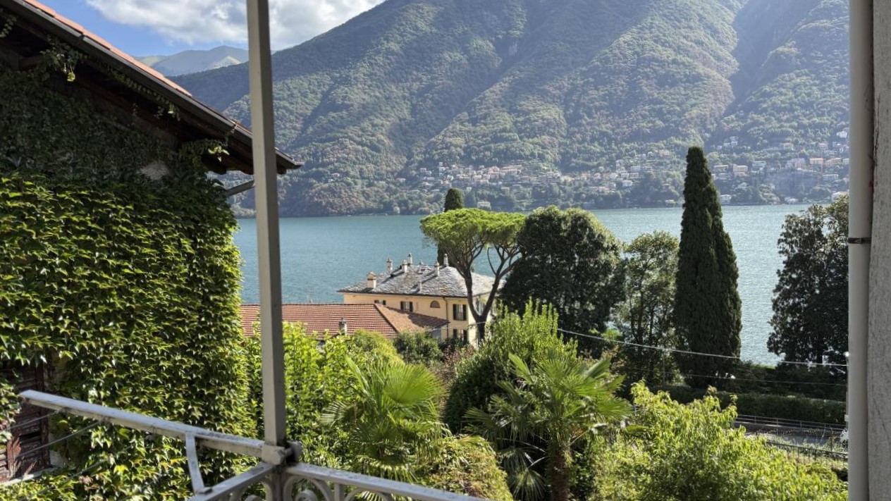 17 House for sale wit excellent potential for renovation and personalisation Lake Como